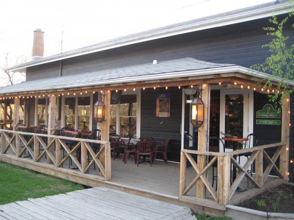 Resto-Bar Le Deck / #CanadaDo / Best Restaurants in Edmundston